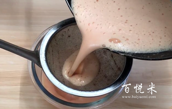 手把手教你做牛奶布丁，簡單四步就搞定，冰涼爽滑，比果凍好吃